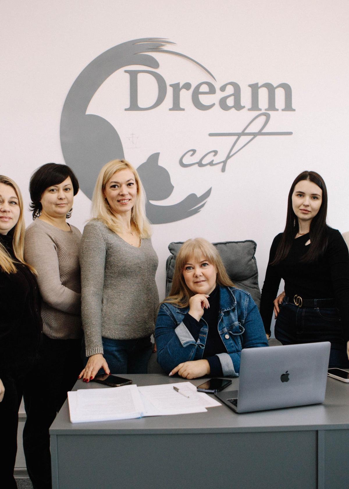 dreamcat-team-moment