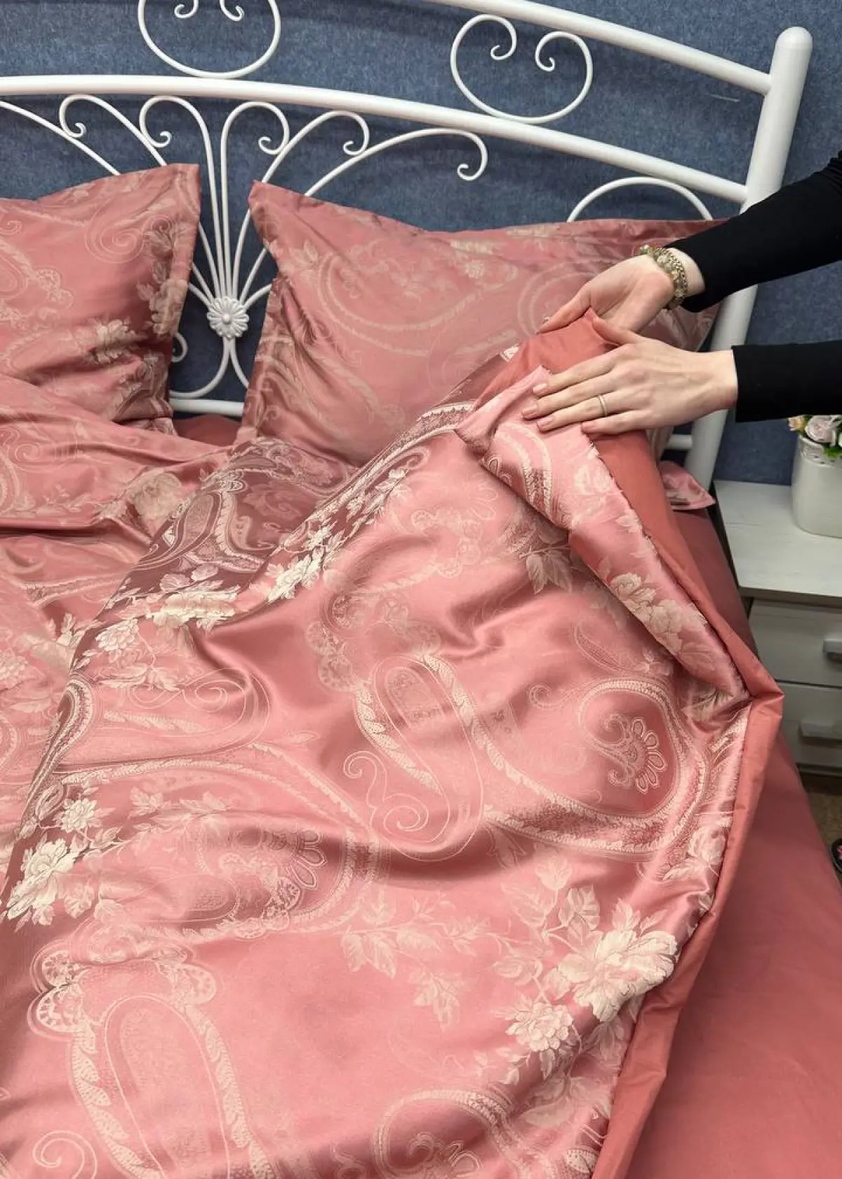 Жаккардова постільна білизна “Квіткова насолода”, бордово-рожева